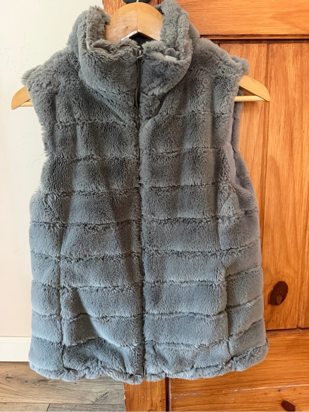 Dylan Los Angeles Women’s Faux Fur Quilted Vest - Size Small - Grey